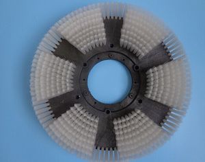 Carpet cleaning disc brush